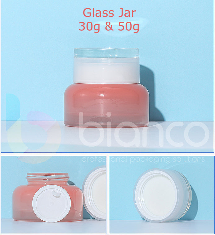 Une gamme de pots et de bouteilles en verre rose pêche avec bouchon à vis ou pompe à lotion (pot : 30 g/50 g ; bouteille : 40 ml/100 ml/120 ml).